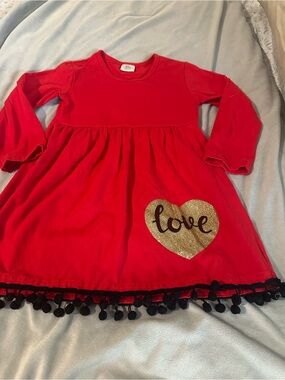 Boutique brand 6/7 Girls' Red Long-Sleeve top with Gold Heart